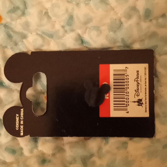 Disney DLR Winnie The Pooh And The Gang Piglet Tigger Eeyore Pin 20810 - Picture 3 of 4